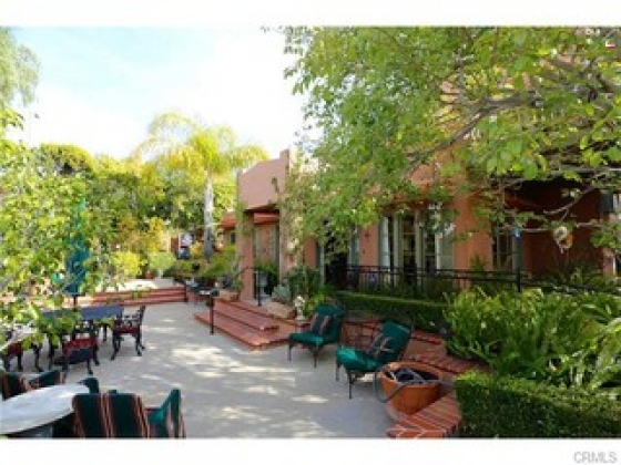 $6,500, 2br, Charming quintessential cottage located on one of the most desirable tree streets in North Laguna