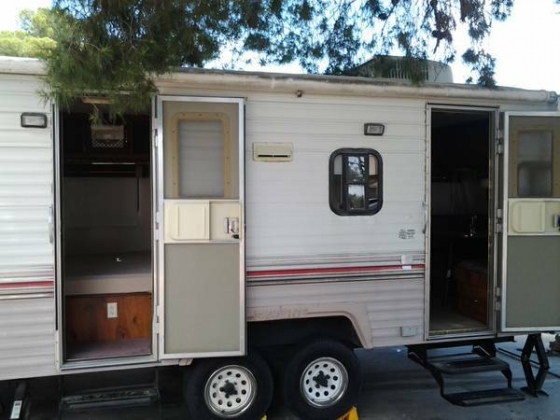 1994 travel trailer nomad 21 ft. non smoker very clean